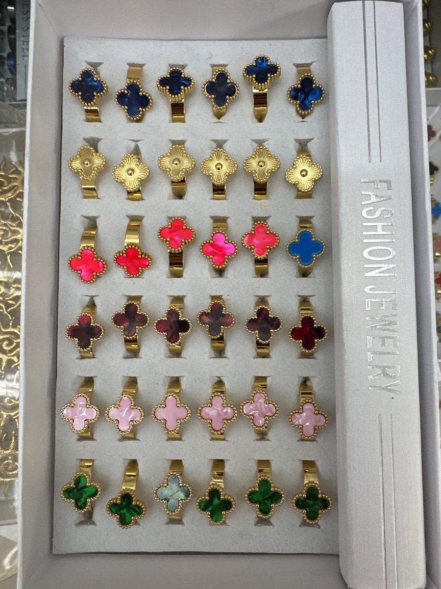 Clover Rings