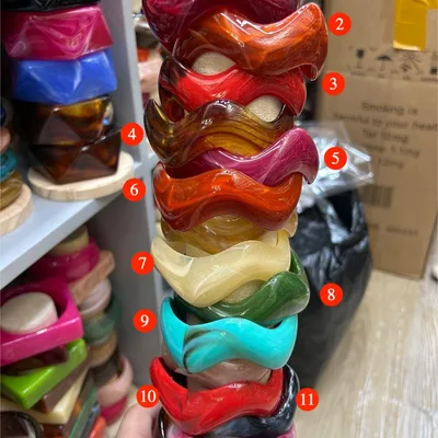 Dopamine Resin Wavy Bangle