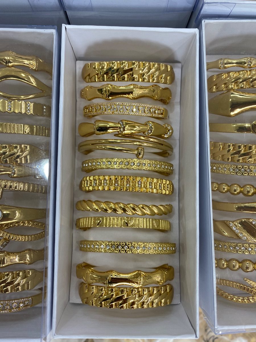 Intricate Pattern Gold Bangle
