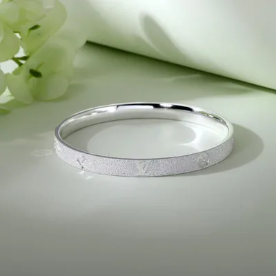 Closed Bangle in Fine Silver 999.9
